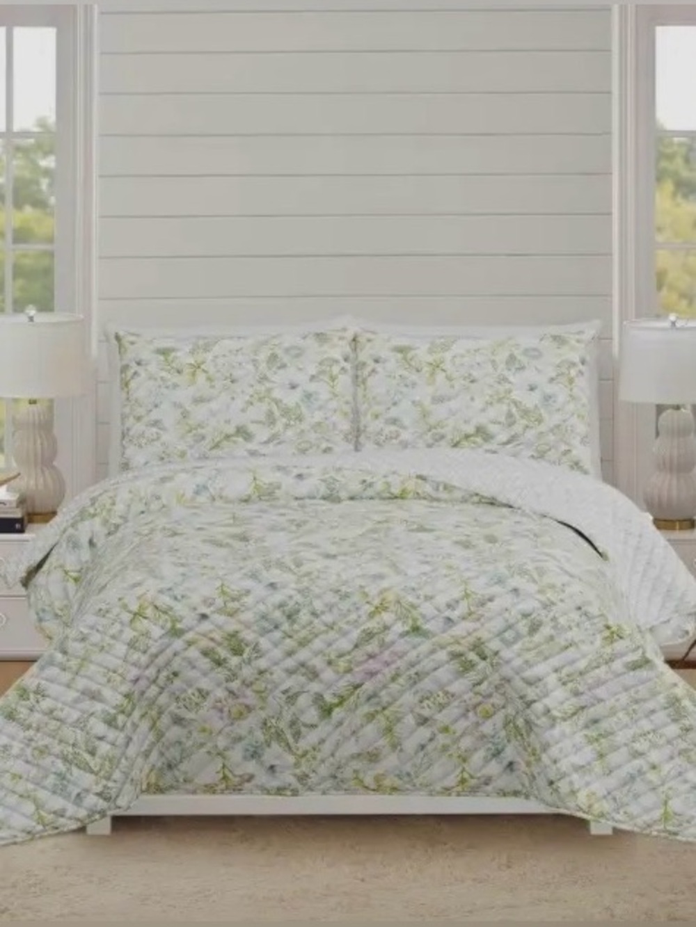 Floral Quilted Comforter Set in White and Green - Classic Bedding